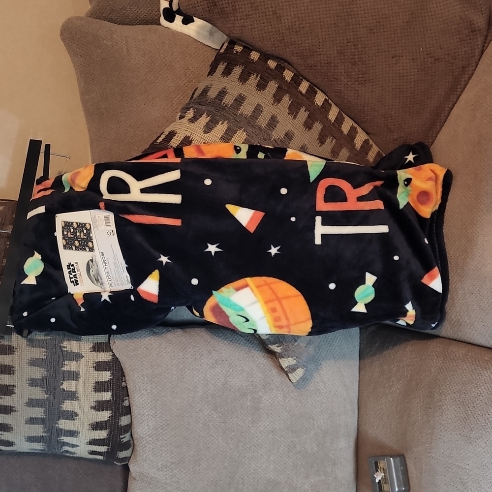 NWT Baby Yoda Halloween Soft Blanket!!!